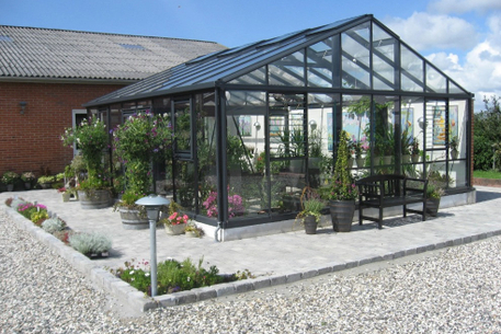 Samen leven en moestuinieren in een buurtkas